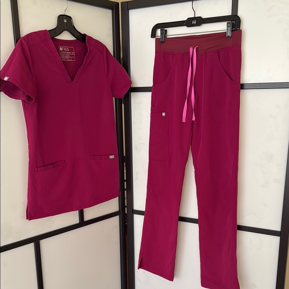 FIGS Women's Pink Scrub Set